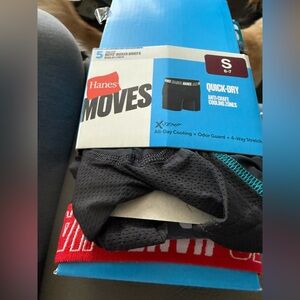 Hanes Boys Boxer Briefs. Size 6/7